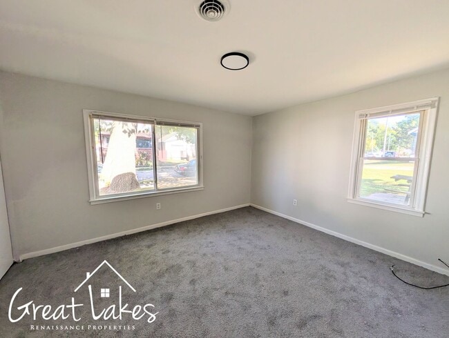 Building Photo - Lovely 3 Bedroom 1 Bathroom now available ...