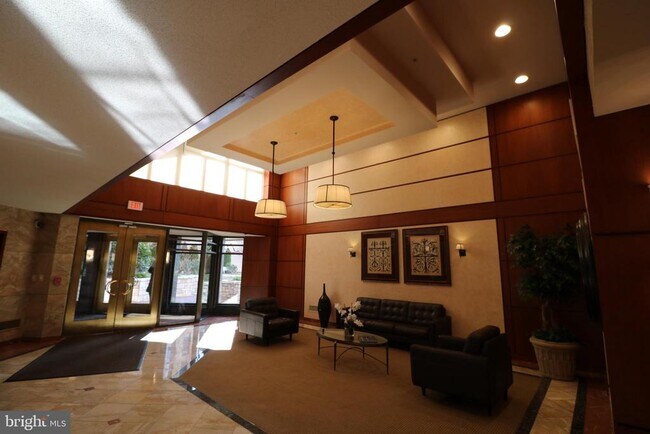 Building Photo - 7111 Woodmont Ave