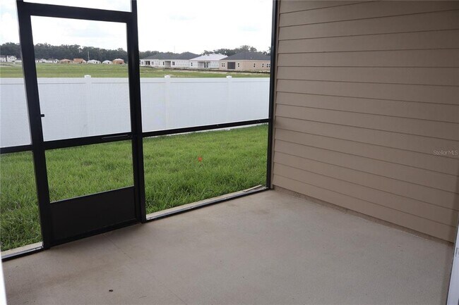 Building Photo - 3260 NE 40th Ln