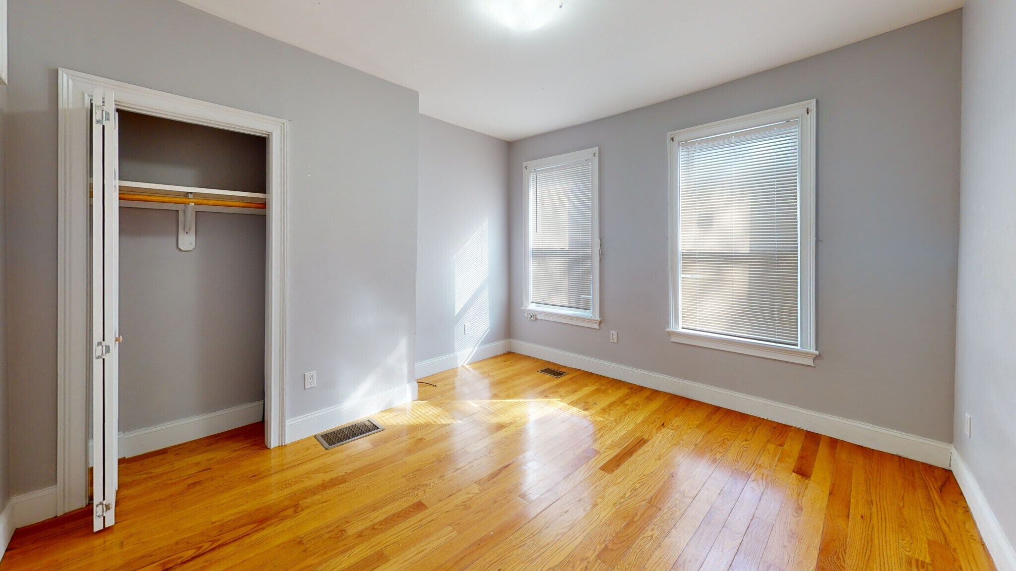 Building Photo - 10 Chesterton St