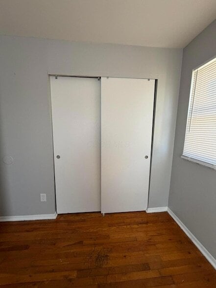 Building Photo - 1975 Dunbar Dr