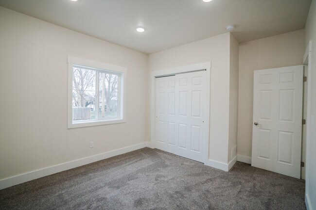 Building Photo - 544 K St