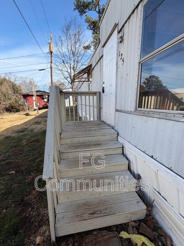 Building Photo - 125 Tinsley Heights