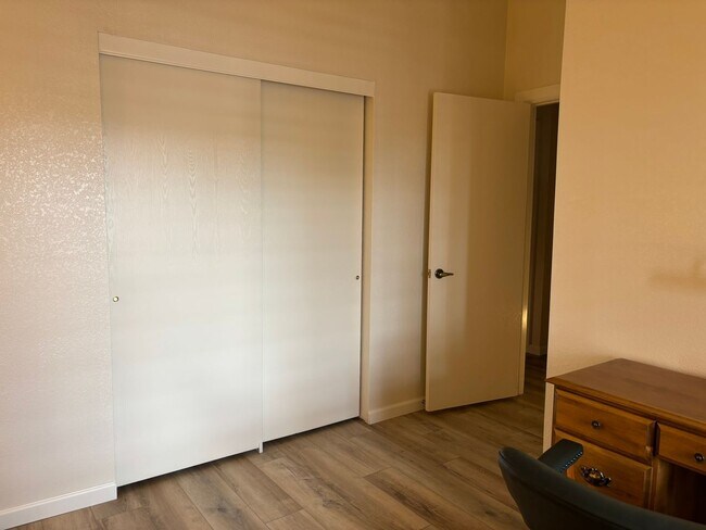 Building Photo - Lovely updated 3 bed 2 bath home in Leisure World a 45+ Active Adul Resort Community. Available J...