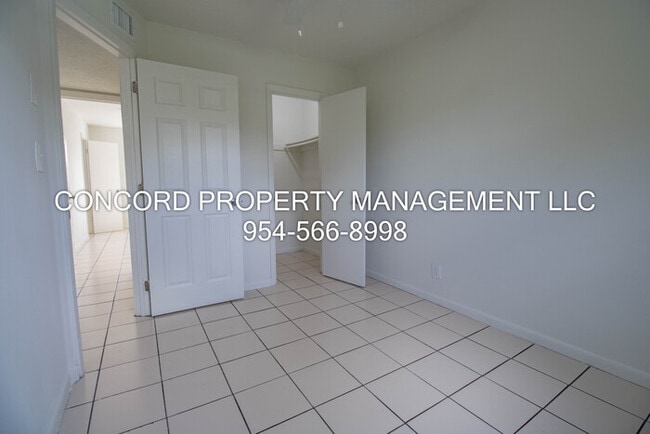 Building Photo - 2 Bedroom, 1.5 Bathroom Apartment with Poo...