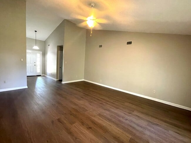 Building Photo - Adorable 3 Bedroom/2 bath House for Rent i...