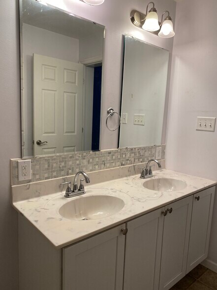 Building Photo - 3109 River Rd