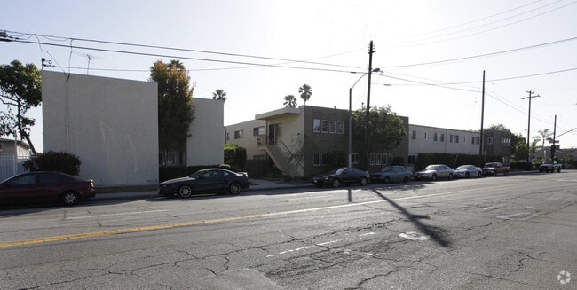 Building Photo - 1959 Cloverfield Blvd