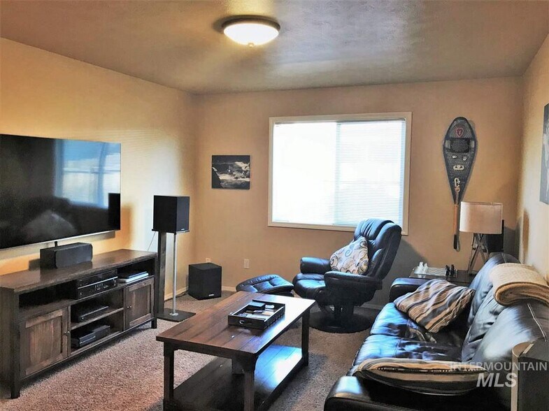 Building Photo - 5008 N Rothmans Ave