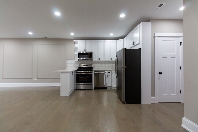 Building Photo - 2817 N Talman Ave