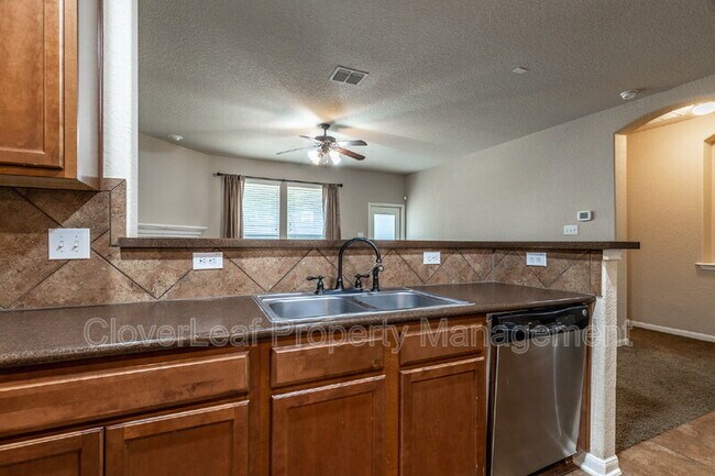 Building Photo - 5420 Nutmeg Tr