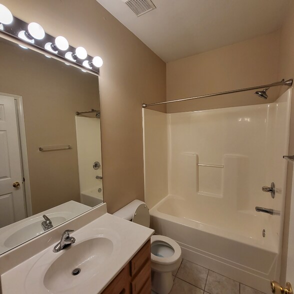 Building Photo - 1115 Oatlands Park