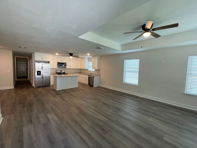Building Photo - Newer 3/2 in Turkey Creek!