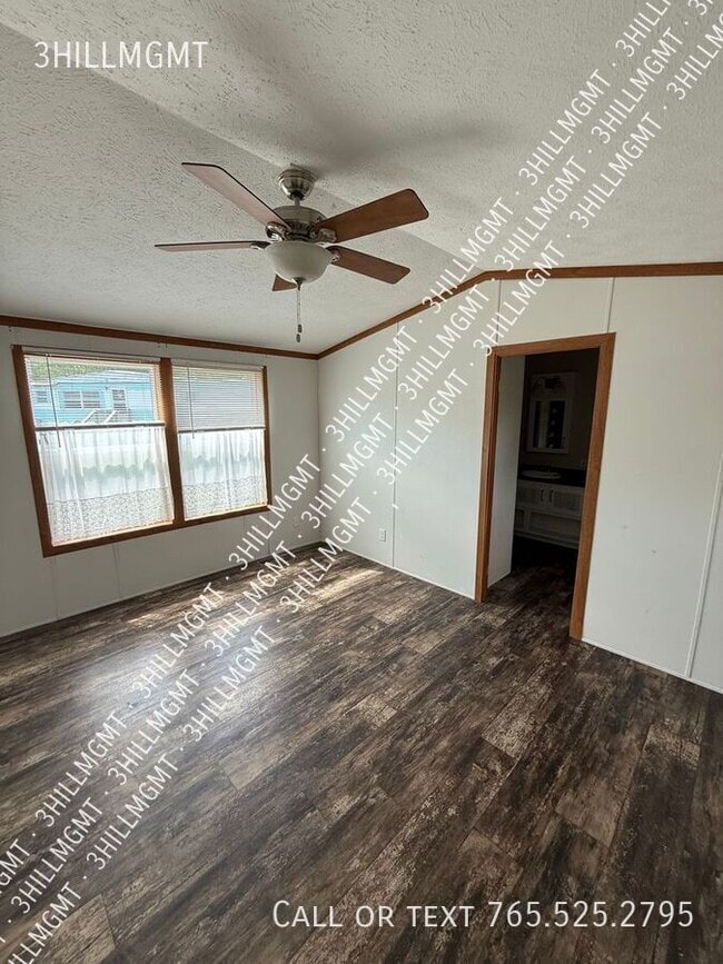 Building Photo - 13025 Crestview Ave