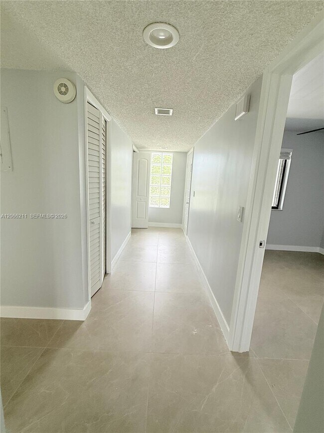 Building Photo - 16511 Blatt Blvd
