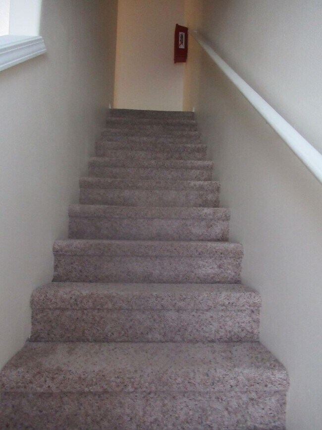 Building Photo - Townhome in CDA!