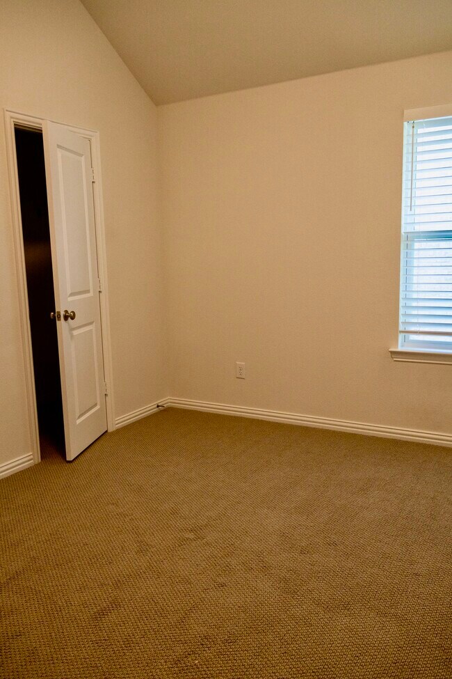 Building Photo - 1725 Friendship Ln