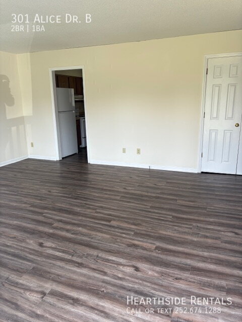Building Photo - 301 Alice Dr
