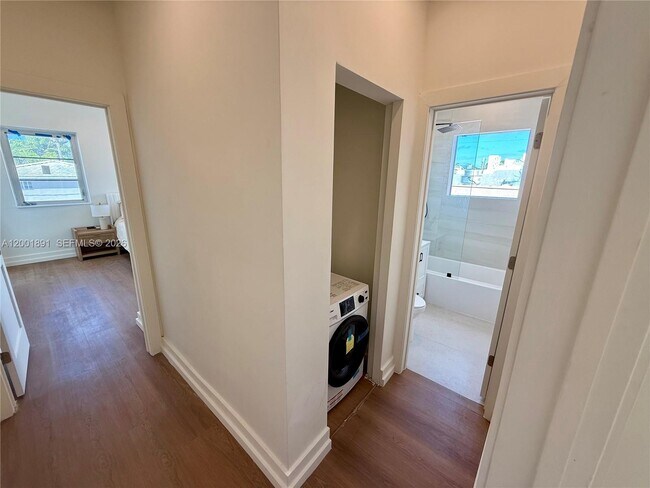 Building Photo - 1535 West Ave