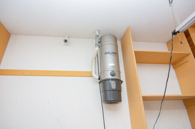 Building Photo - Gorgeous Bountiful Home w/ Solar & 3 Car Garage