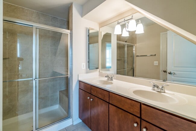 Building Photo - Gorgeous And Upgraded 2 Bedroom 3.5 Bathroom End Unit Townhome In Popular Shirlington Crest