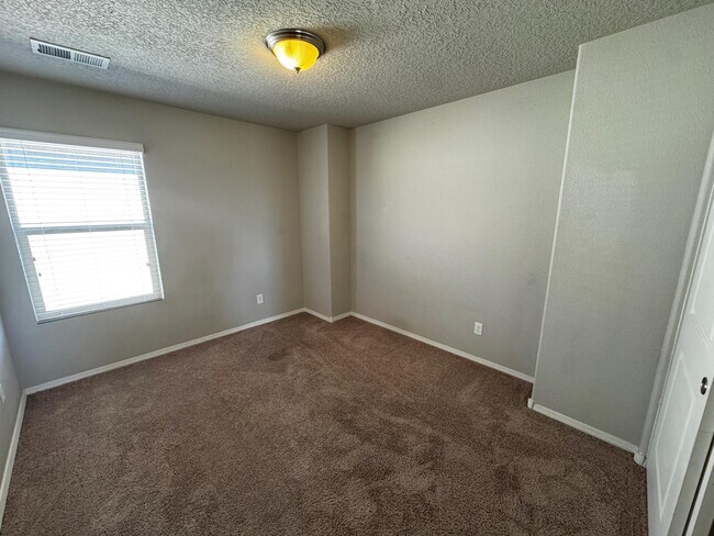 Building Photo - 8901 Eagle Hills Dr NW