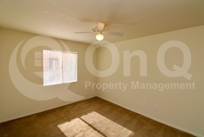Building Photo - 1810 E Blacklidge Dr