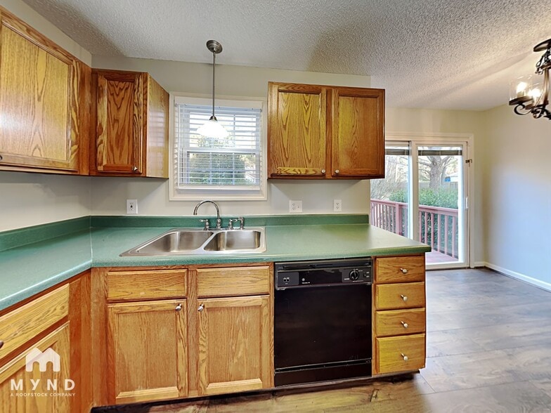 Building Photo - 2024 Julian Ln