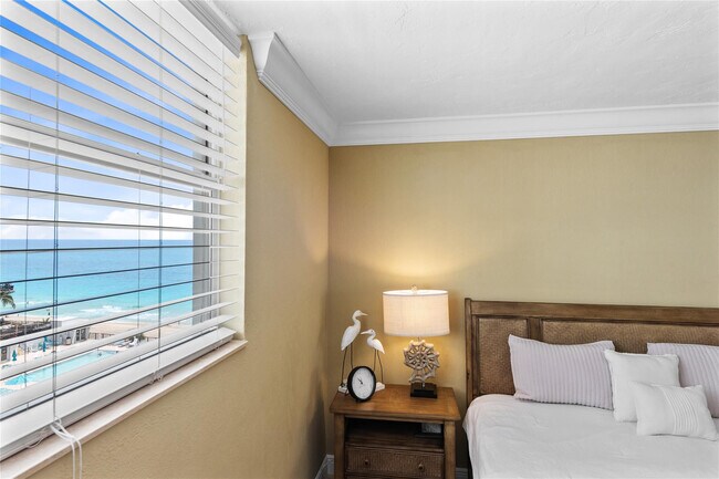 Building Photo - 4250 Galt Ocean Dr