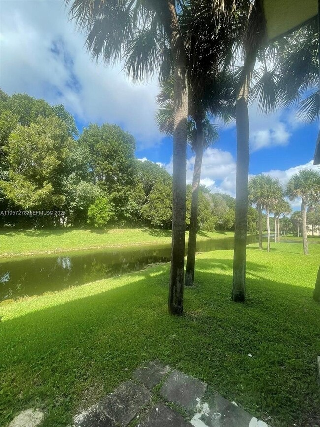 Building Photo - 403 Lakeview Dr