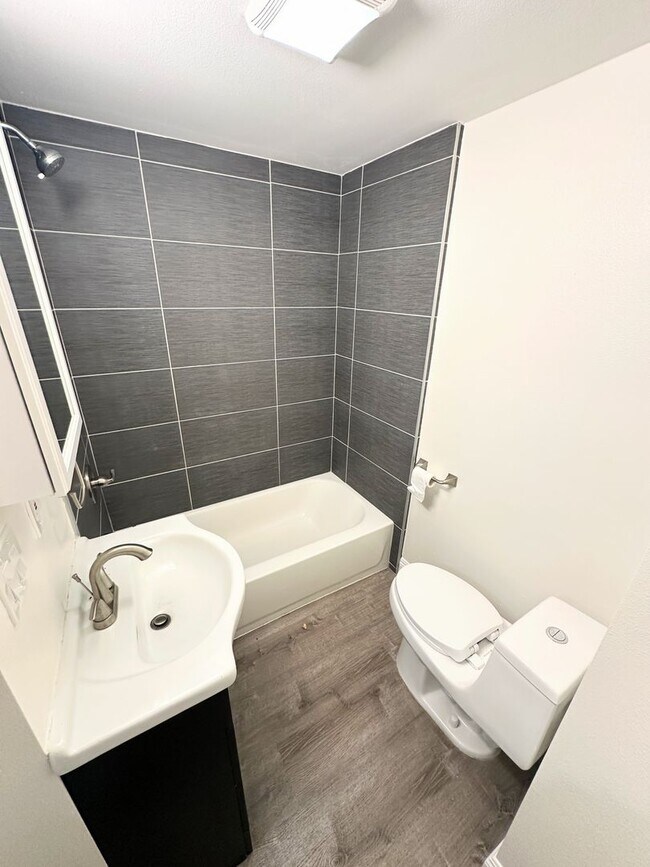 Building Photo - Completely Renovated 2 Bed + 2 Bath House ...