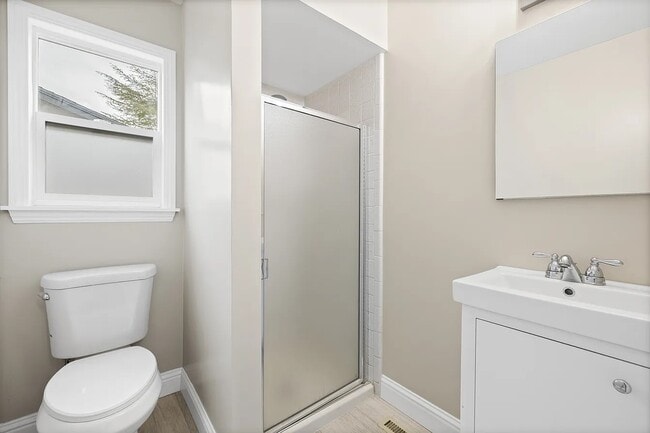 Building Photo - 875 Brittany Ln