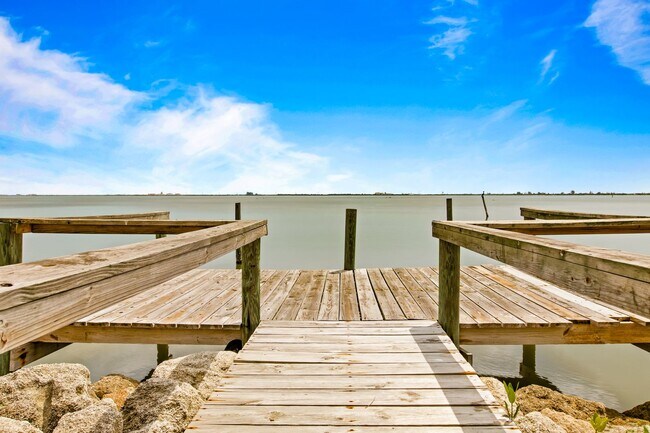 Building Photo - 7810 S Tropical Trail