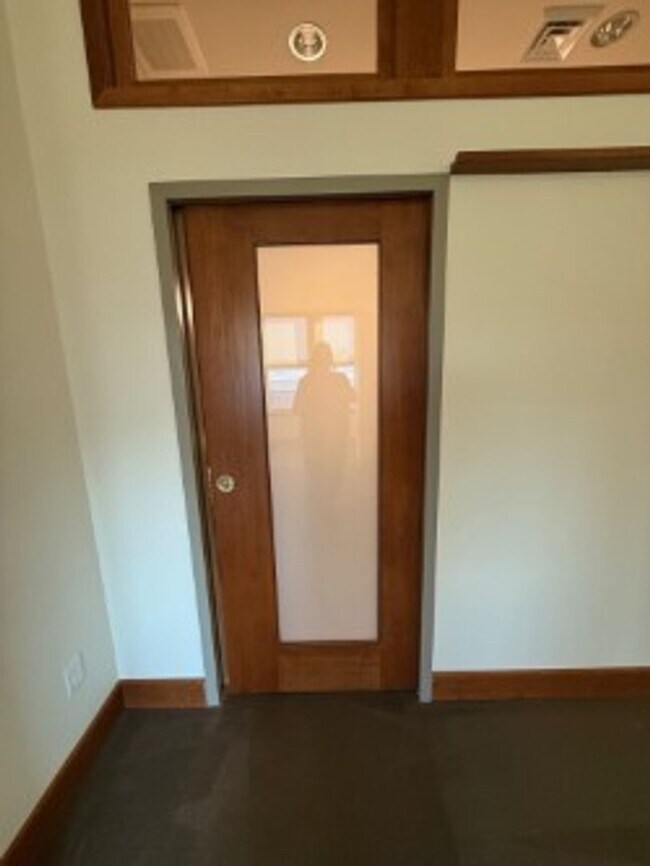 Building Photo - Blue Earth One Bedroom For Lease