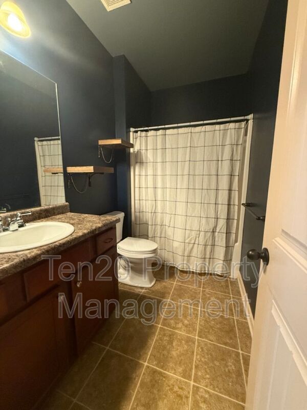 Building Photo - 25 Red Maple St