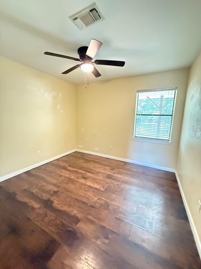 Building Photo - Charming 4 bed 2 bath home in Lampasas com...
