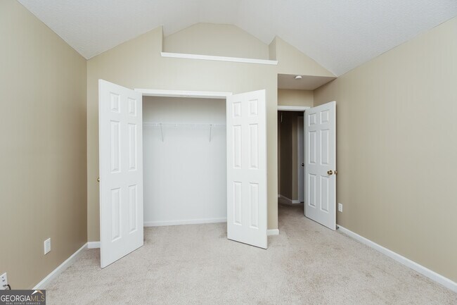 Building Photo - 6144 Idlewood Manor