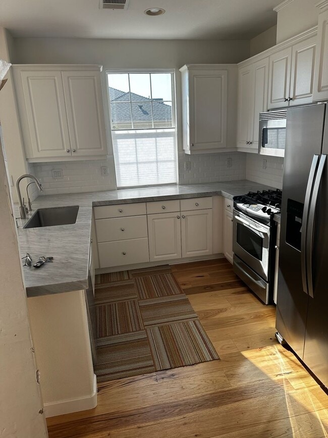 Building Photo - Ventura | 2 Bed + 2 Bath | Holiday Condo