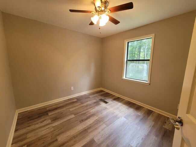 Building Photo - Sweet Gum