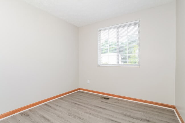 Building Photo - 159 Hillwood Ct