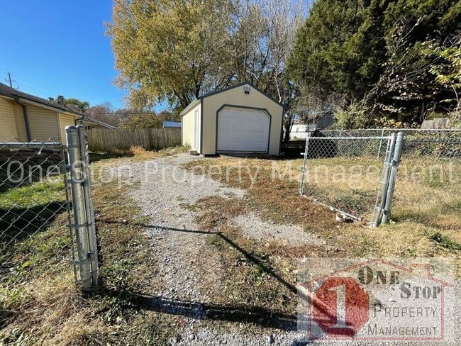 Building Photo - Charming 2 Bedroom, 1 Bathroom home in Ind...