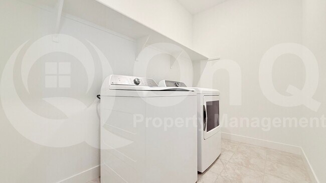 Building Photo - 3606 N 103rd Ave