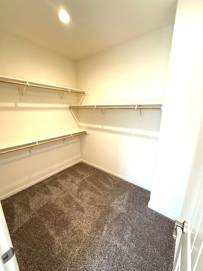 Building Photo - Natomas 3 Bedroom Home with a loft for rent!