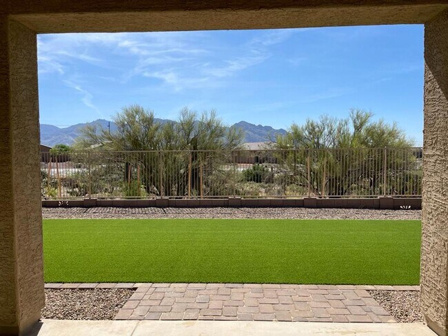 Building Photo - 4 Bed / 3 Bath Energy-efficient home! High...