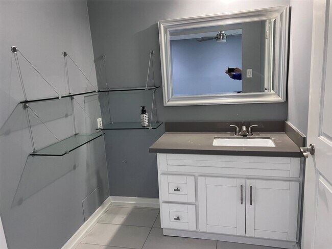 Building Photo - 6486 Alisa Ln