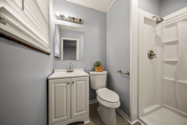 Building Photo - 15 Village Ct
