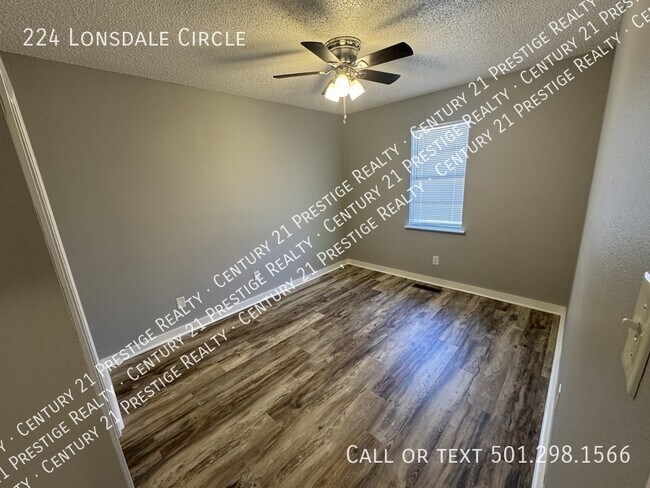 Building Photo - 224 Lonsdale Cir