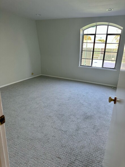 Guest Room - 638 Wilcox Ave
