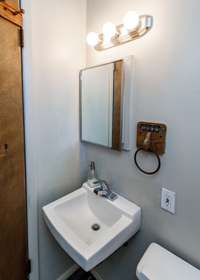 Building Photo - Palmer Park 3 bedroom