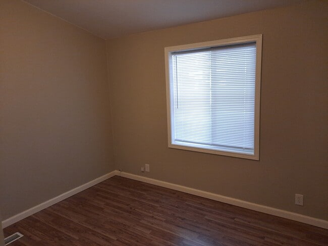 Building Photo - 3200 Oak Terrace Dr